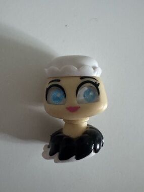 DISNEY DOORABLES SERIES 7 - BEAUTY AND THE BEAST FIFI (RARE)